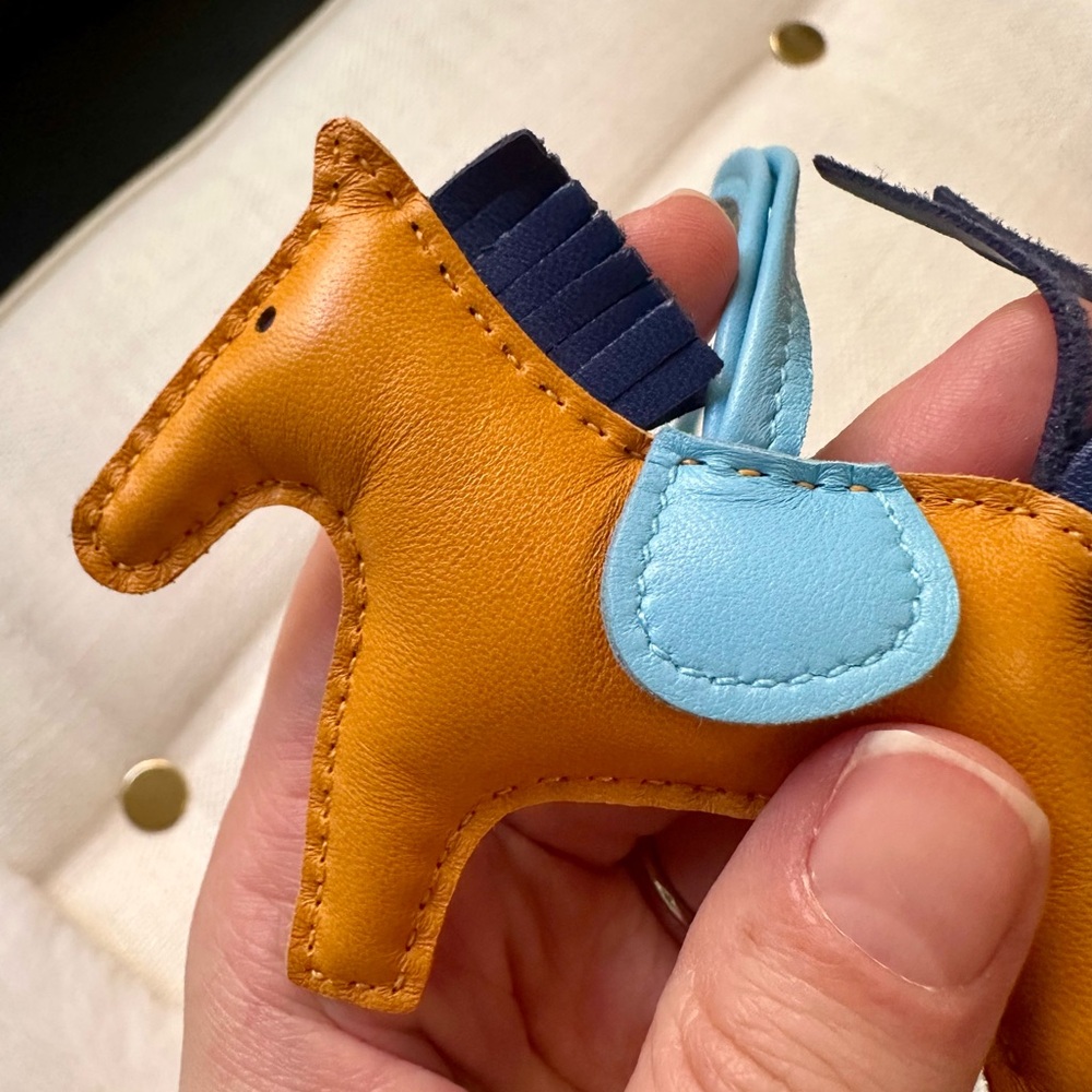 Hermes Rodeo PM Agneau Milo Brown
Blue Bag Charm - Picture 4 of 10